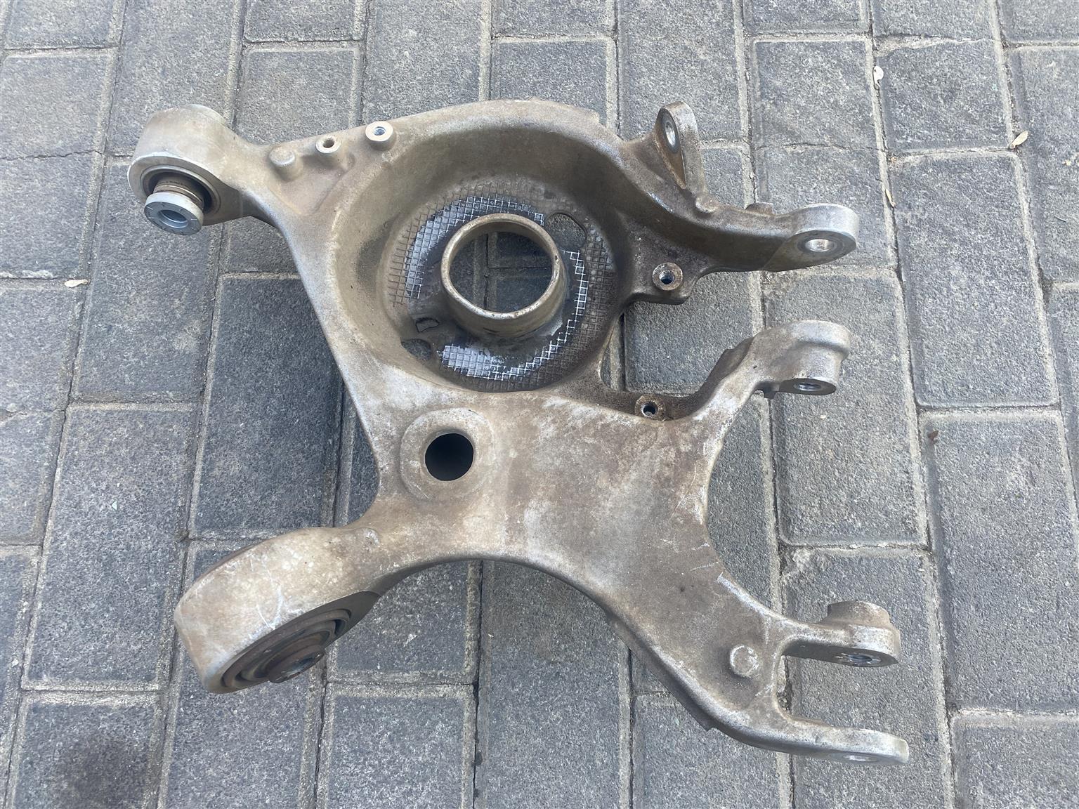 2023 FORD MUSTANG LEFT REAR CONTROL ARM FOR SALE. IN PRISTINE CONDITION