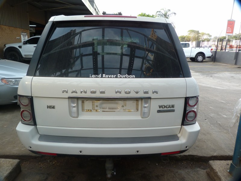 Land Rover Range Rover Vogue HSE 5.0 V8 SC AT White - 2009 STRIPPING FOR SPARES - Private Seller Land Rover Range Rover Vogue HSE 5.0 V8 SC AT White - 2009 STRIPPING FOR SPARES - Private Seller