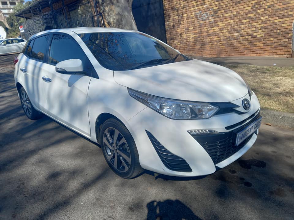 2018 TOYOTA YARIS HATCHBACK 1.5 ENGINE PETROL, AUTOMATIC, WHITE COLOR