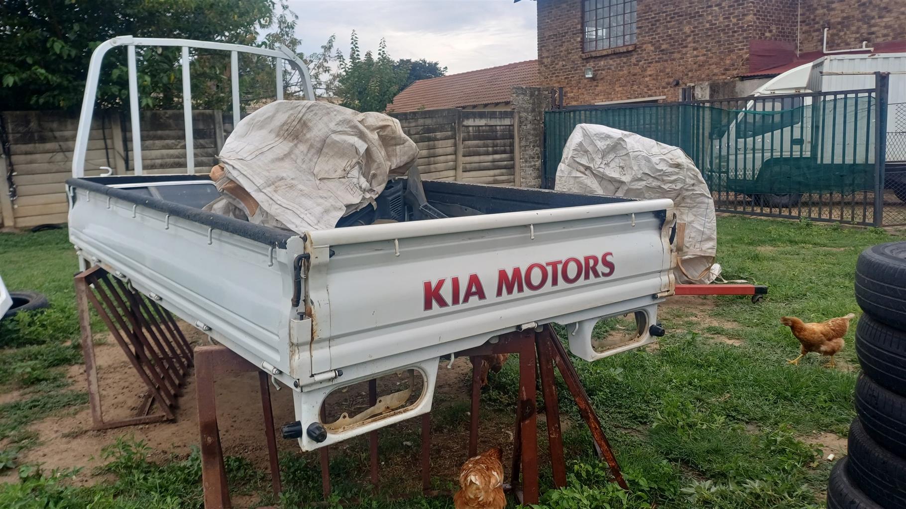 Kia loading bin - Private Seller Kia loading bin - Private Seller