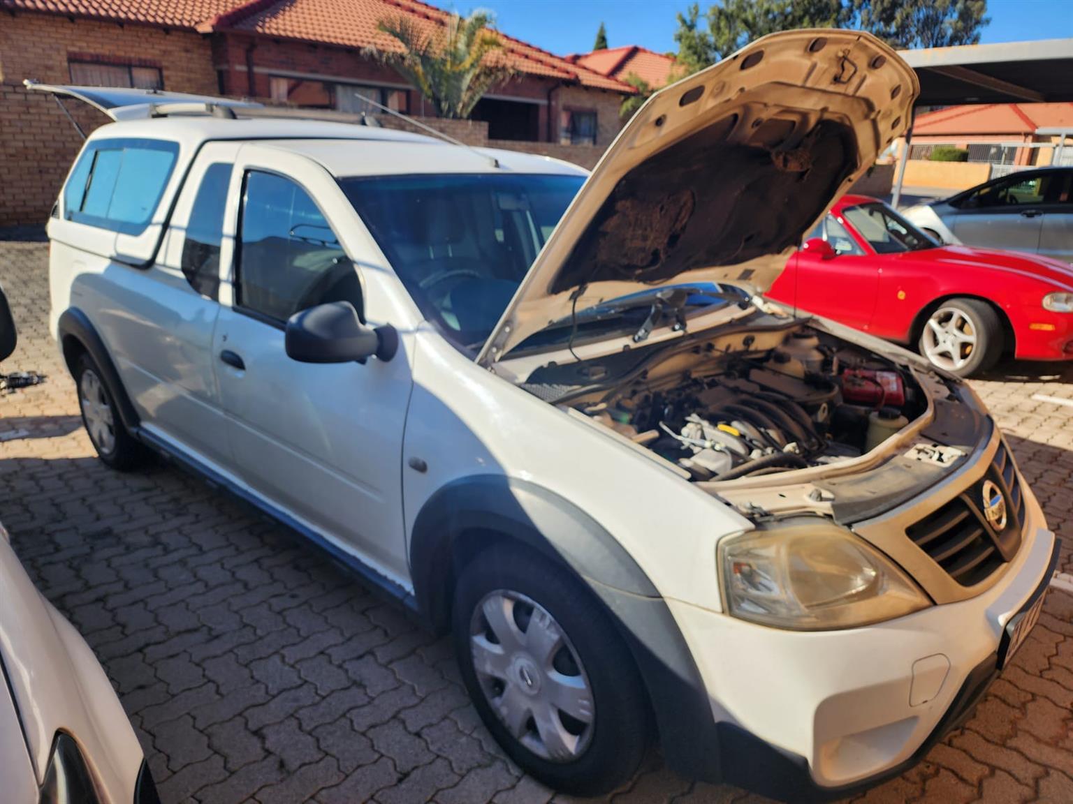 NP 200 1.6 v 2016 mint condition new brakes ,tyres and shocks Junk Mail