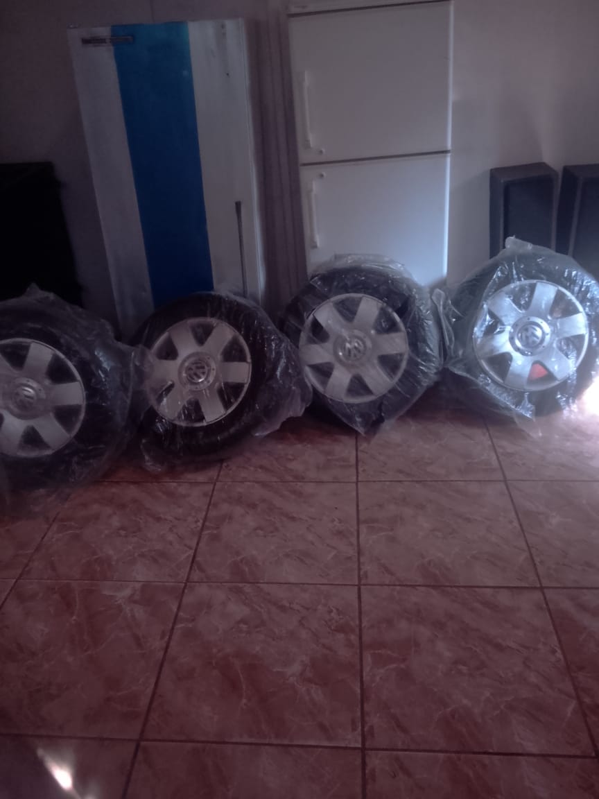 Vw caddy mags and tires - Private Seller