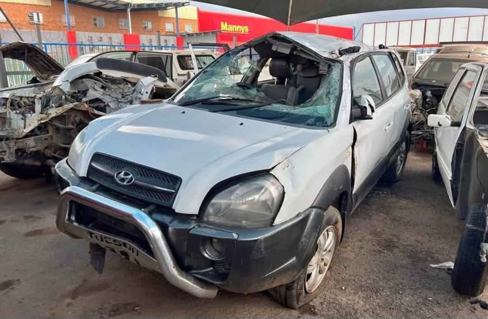 2007 to 2009 hyundai Tucson 2.0i manual GLS stripping for parts - Private Seller 2007 to 2009 hyundai Tucson 2.0i manual GLS stripping for parts - Private Seller