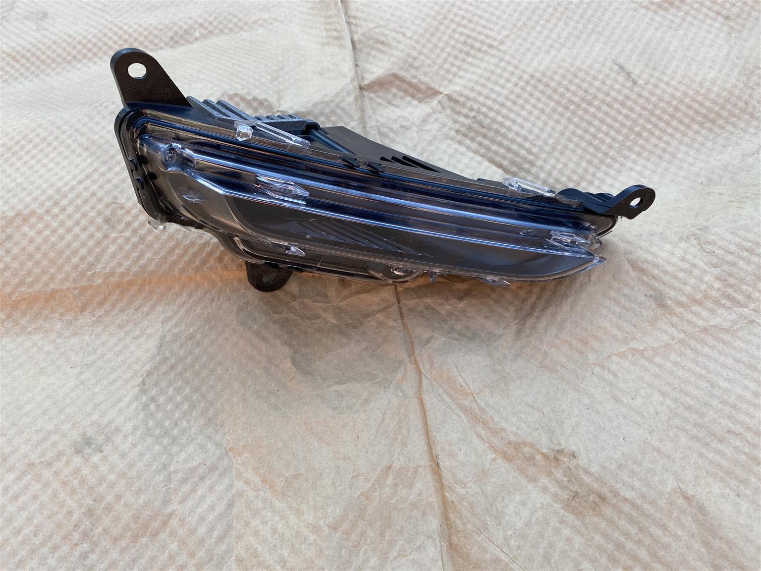 2022 RANGE ROVER EVOQUE R-DYNAMIC LED SPOTLIGHT RIGHT SIDE FOR SALE - Private Seller 2022 RANGE ROVER EVOQUE R-DYNAMIC LED SPOTLIGHT RIGHT SIDE FOR SALE - Private Seller