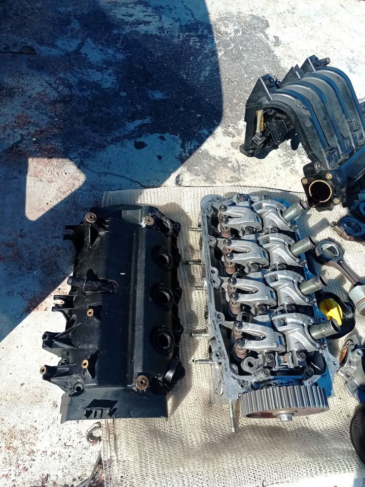 Renault MODUS 1.2 16v cylinder head - Private Seller Renault MODUS 1.2 16v cylinder head - Private Seller