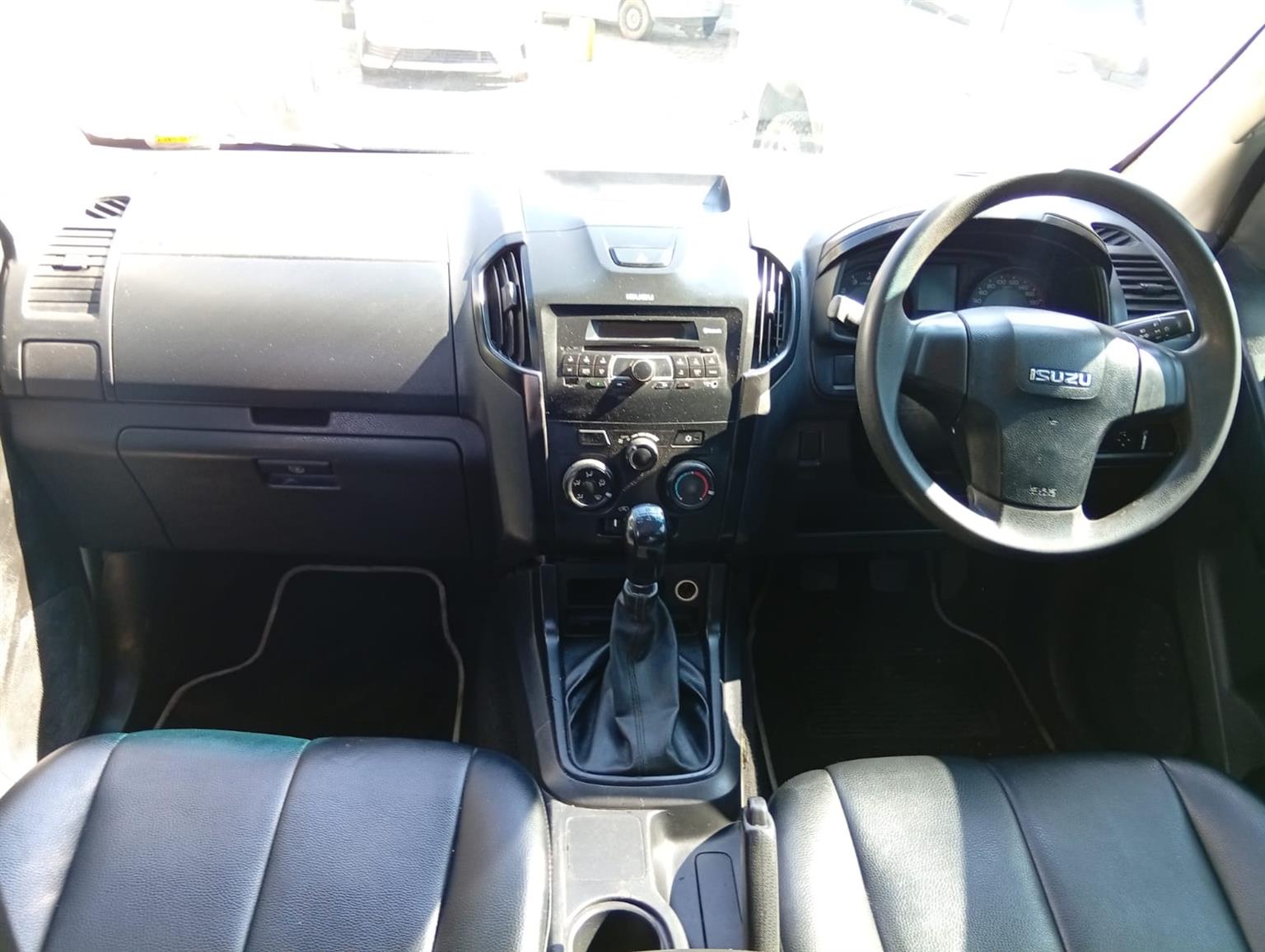 2019 Isuzu KB250 DMax DoubleCab 4X2 Bakkie Manual Cloth Seats, RollBar,