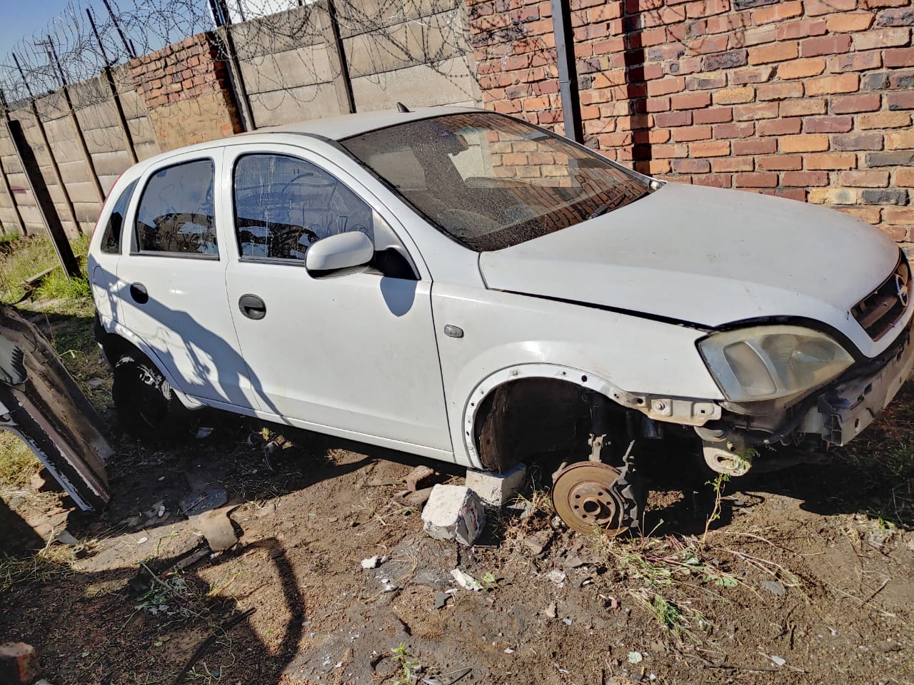 OPEL CORSA GAMMA BODY PARTS FOR SALE