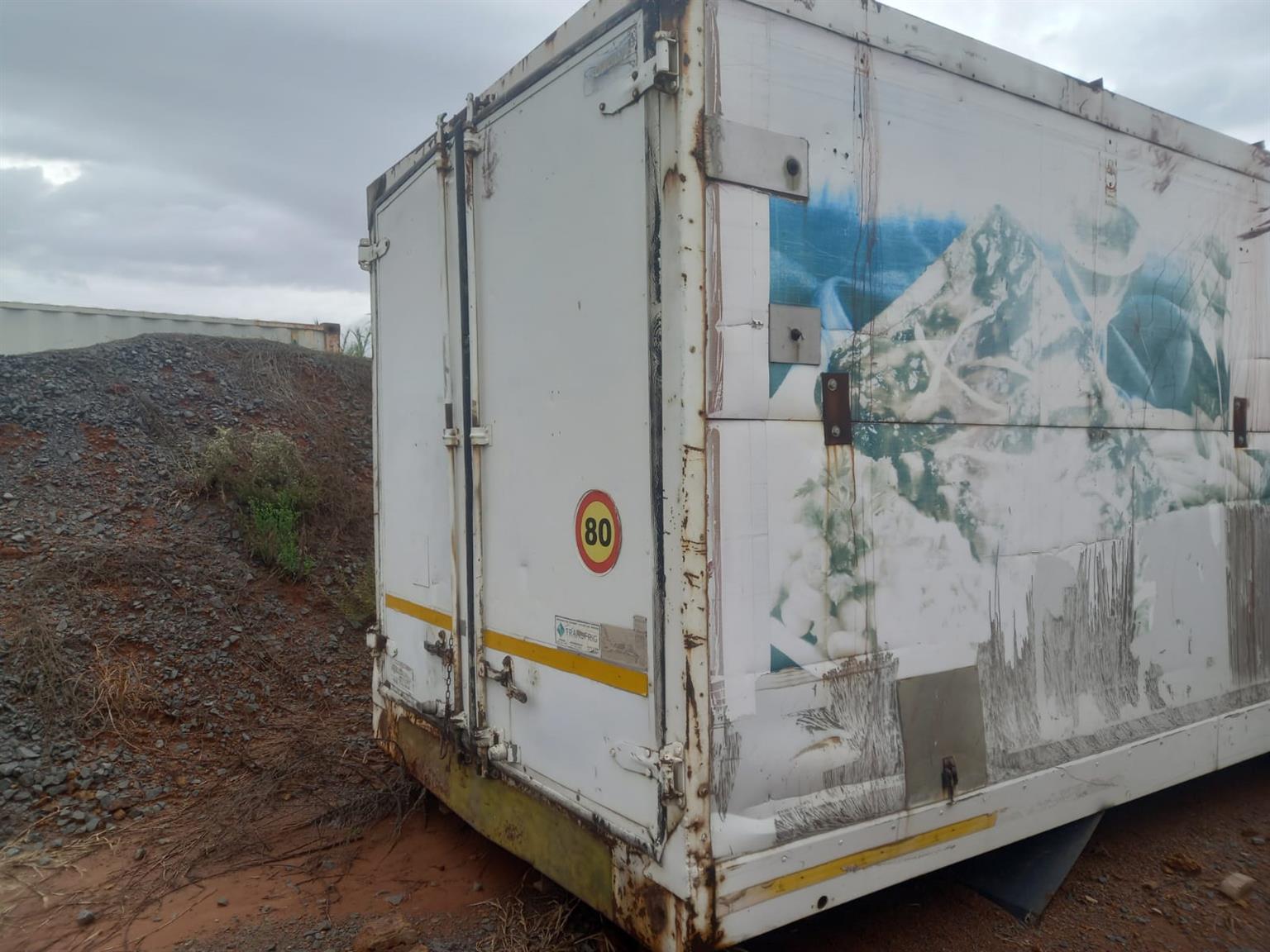 FRIDGE BODY FOR SALE 6.5M LONG | Junk Mail Marketplace