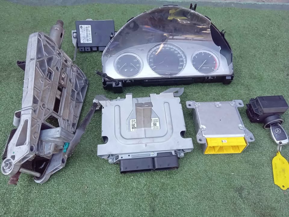 MERCEDES BENZ W204 C CLASS 320 WITH OM642 V6 DIESEL ENGINE COMPLETE LOCKSET AVAILABLE FOR SALE