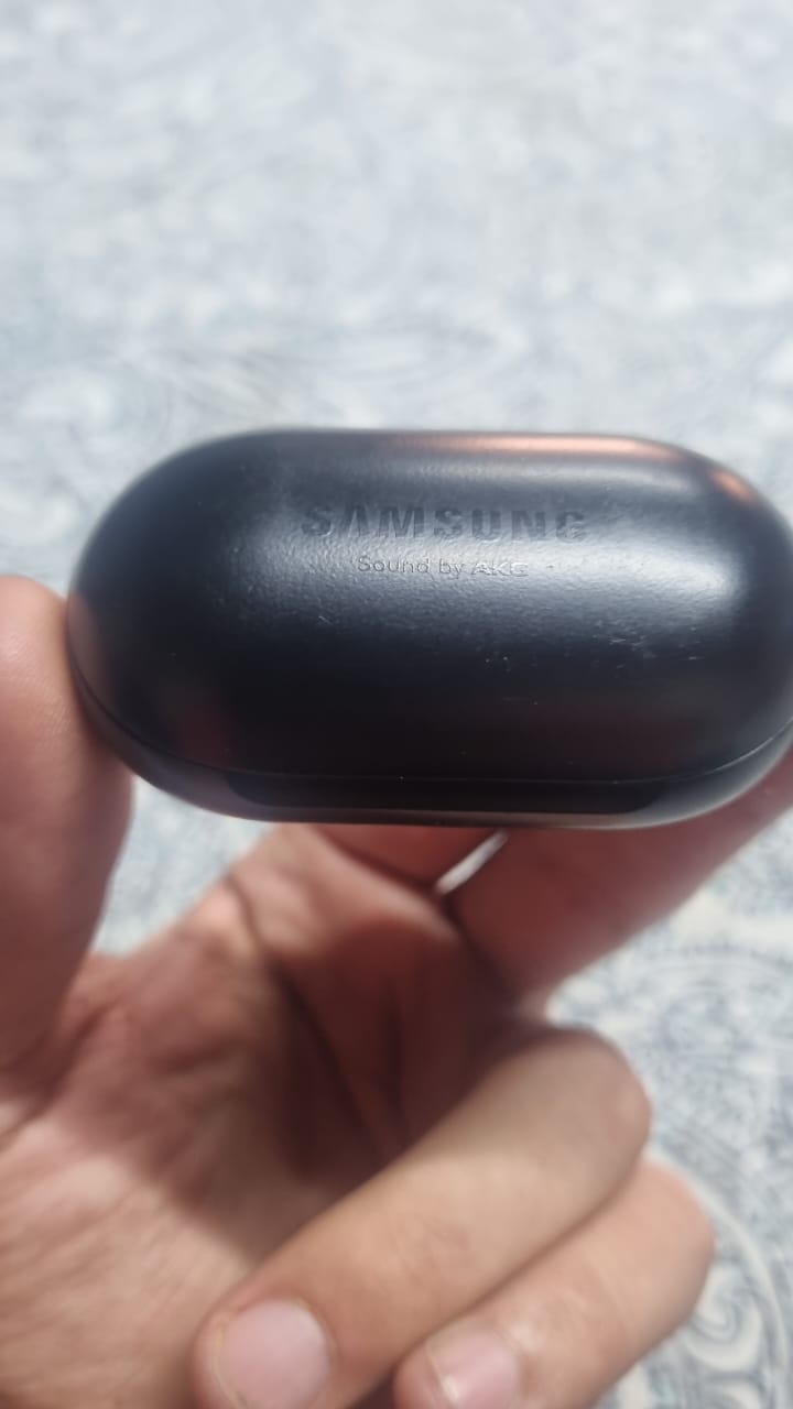 Samsung galaxy buds +- black Samsung galaxy buds +- black