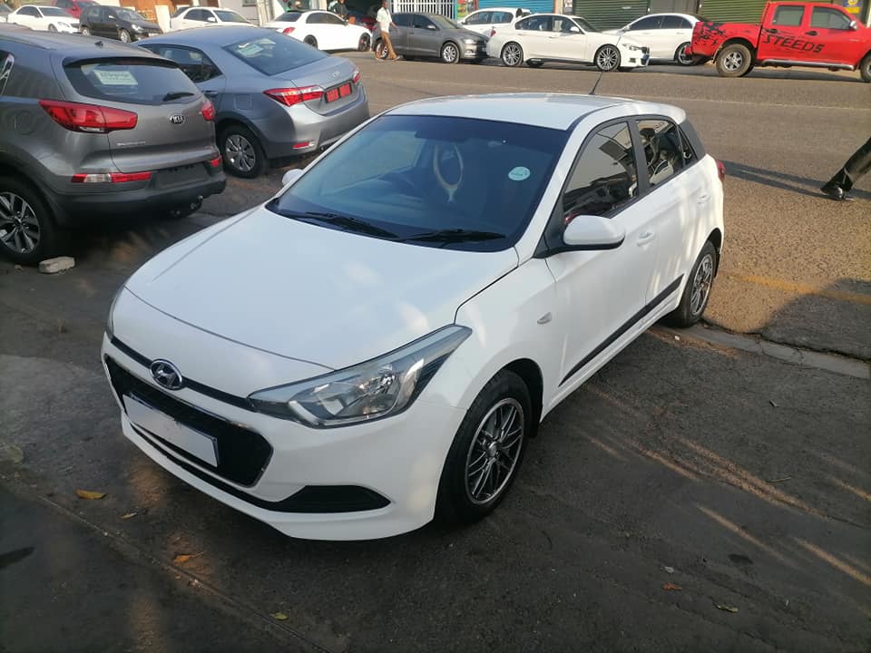 2015 Hyundai i20 1.2 Fluid interior design