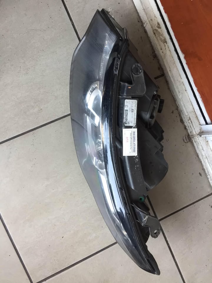 Rand Rover discovery sport headlight - Private Seller