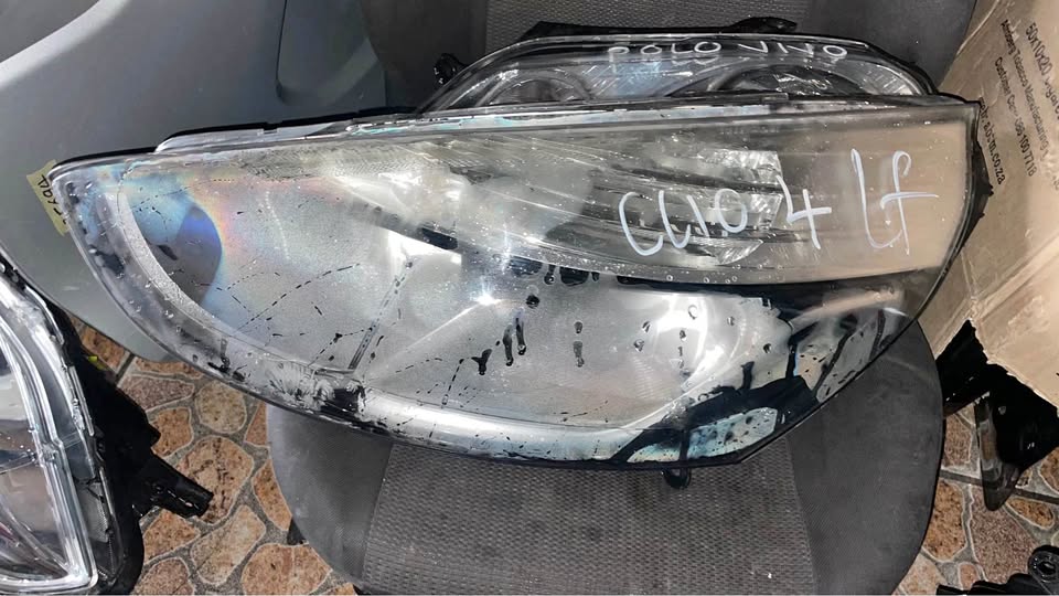 Renault Clio 4 headlight - Private Seller Renault Clio 4 headlight - Private Seller