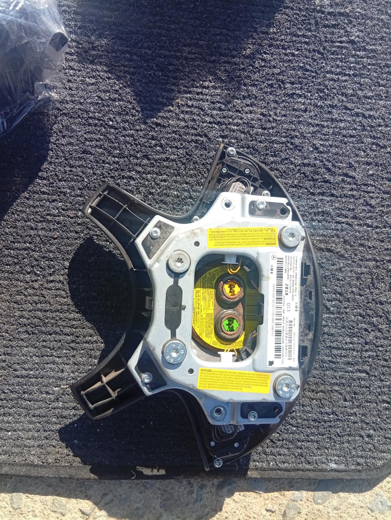 Mercedes Benz w204 steering airbag - Private Seller Mercedes Benz w204 steering airbag - Private Seller