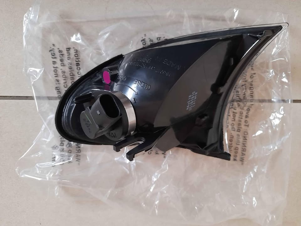 BMW E46 INDIVIDUAL BRAND NEW CORNER LIGHTS PRICEEach