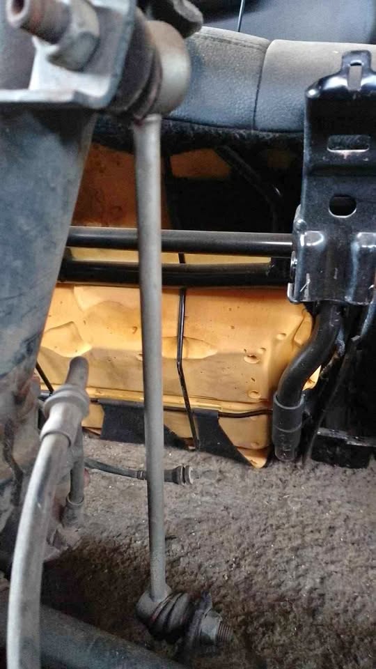 VW golf 5 2.0 TDI LF stabilizer link VW golf 5 2.0 TDI LF stabilizer link