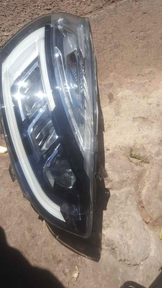 RENAULT CLIO 4 LED RIGHT HEADLIGHT - Private Seller