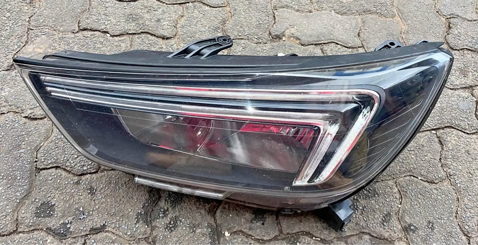 OPEL MOKKA X HEADLIGHT - Private Seller OPEL MOKKA X HEADLIGHT - Private Seller