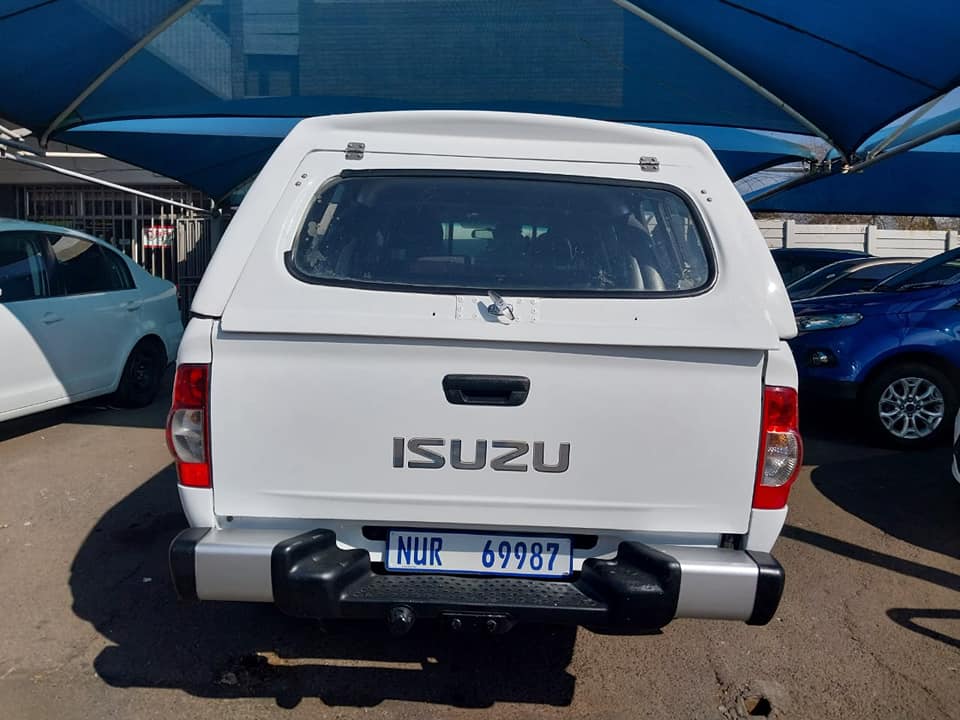 2012 ISUZU KB 250 DOUBLE CAB 125 000KM WHITE COLOR MANUEL DIESEL