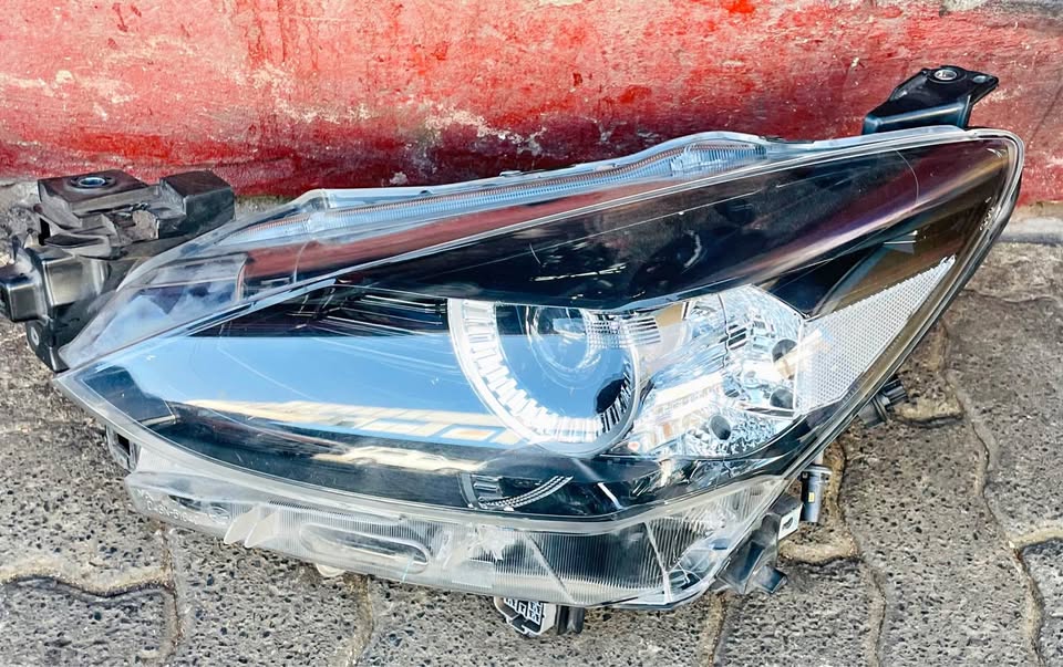 Mazda 2 headlights