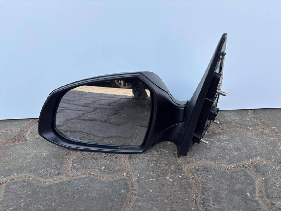 Hyundai i10 Grand Mirror - Private Seller Hyundai i10 Grand Mirror - Private Seller
