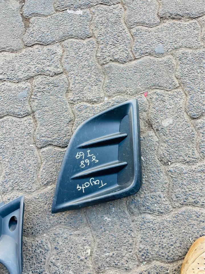 ISUZU KB250 fog light cover 2020 - Private Seller