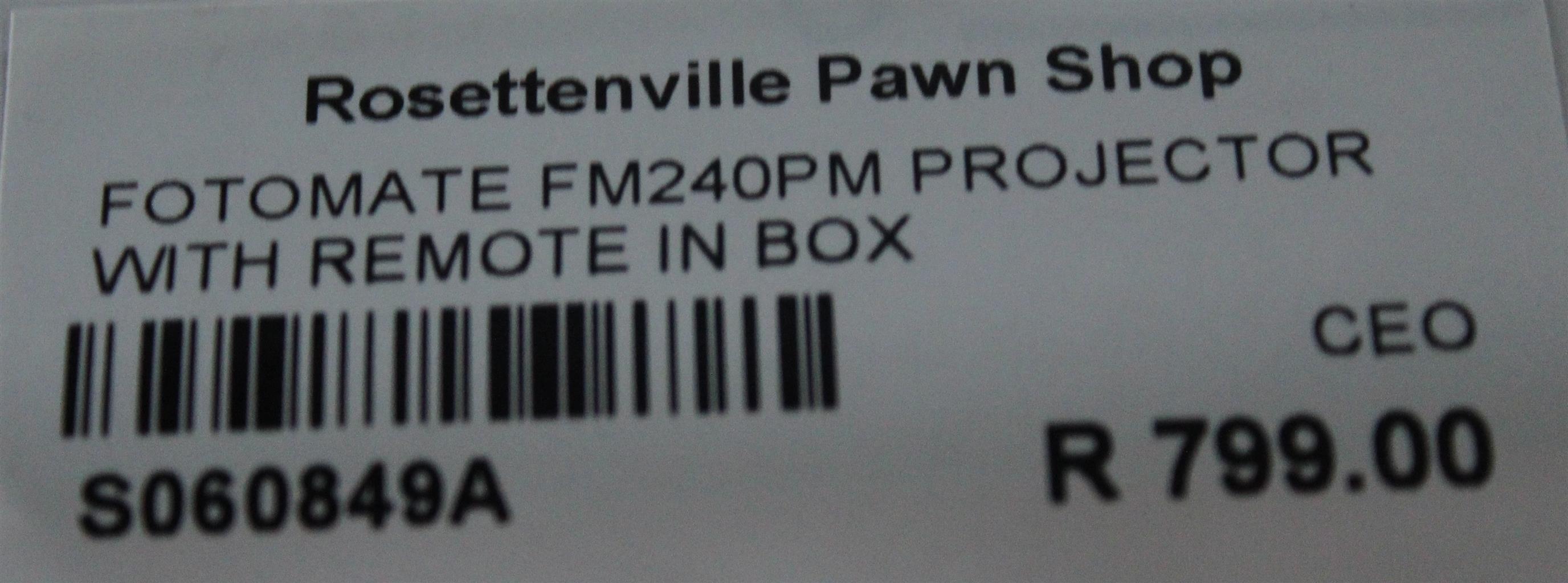 FOTOMATE FM240PM PROJECTOR WITH REMOTE IN BOX S060849A
