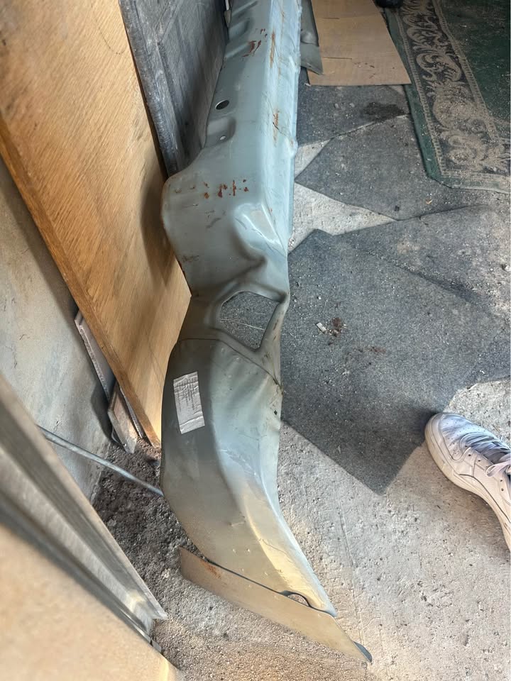 Nissan np300 front section base - Private Seller