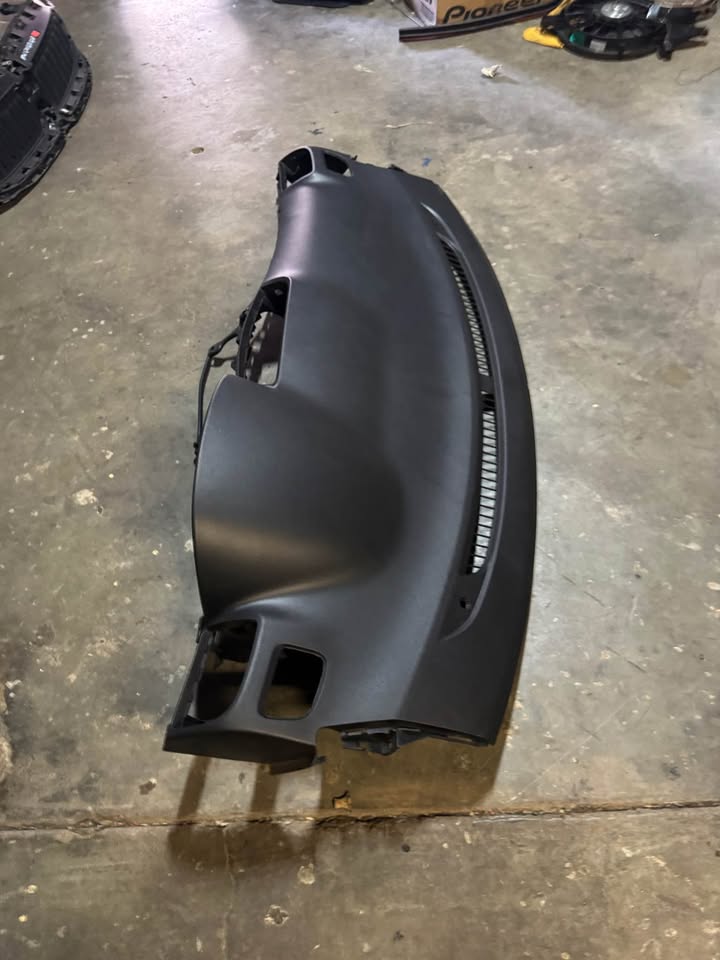 Suzuki Ciaz Dashboard Shell - Private Seller Suzuki Ciaz Dashboard Shell - Private Seller