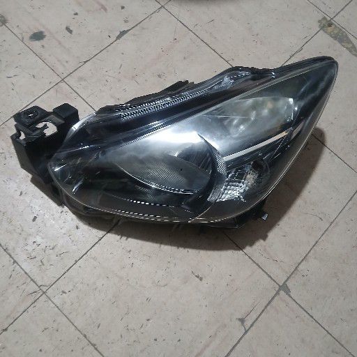Mazda 2 headlight - Private Seller Mazda 2 headlight - Private Seller