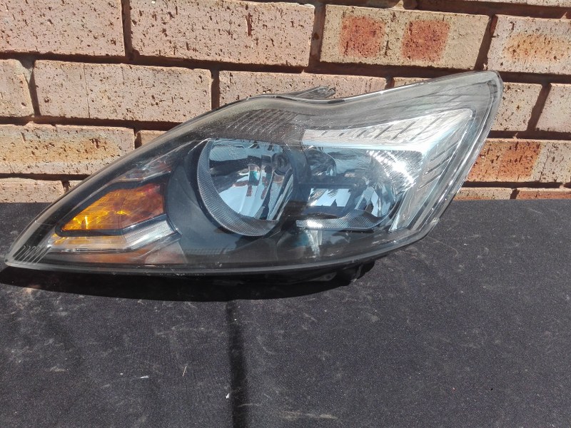 Ford Focus St Left Headlight - Private Seller