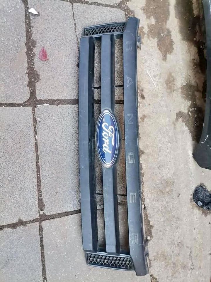 Ford Ranger T6 Front Grille At Bumper & Headlights Auto Parts - Private Seller Ford Ranger T6 Front Grille At Bumper & Headlights Auto Parts - Private Seller