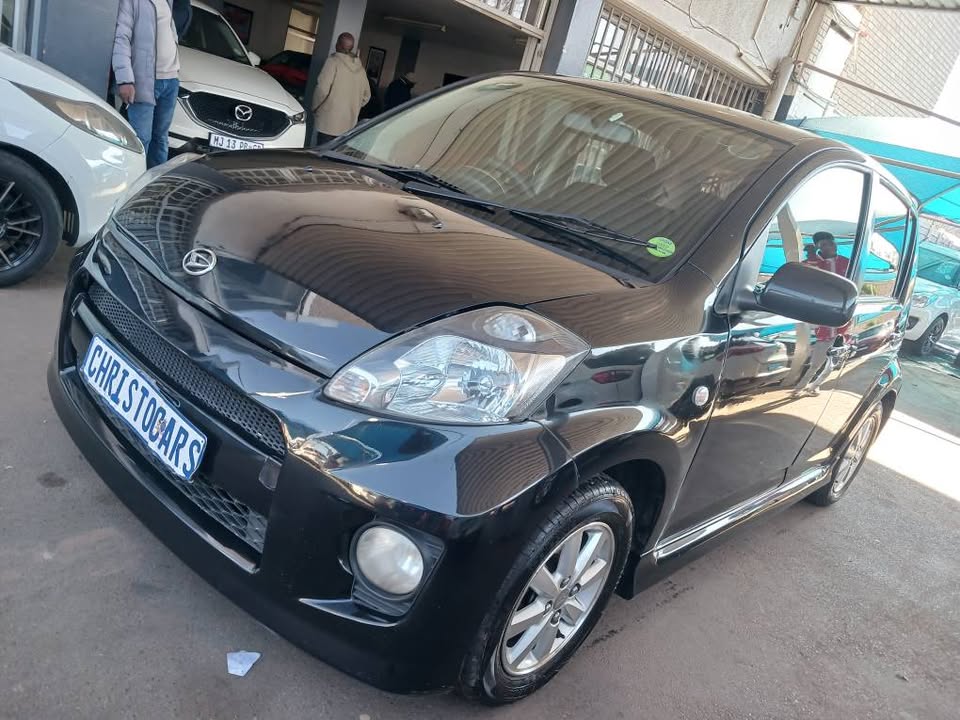 2010 model Daihatsu Sirion sport hatchback Manuel Transmission petrol 1.3 engine capacity