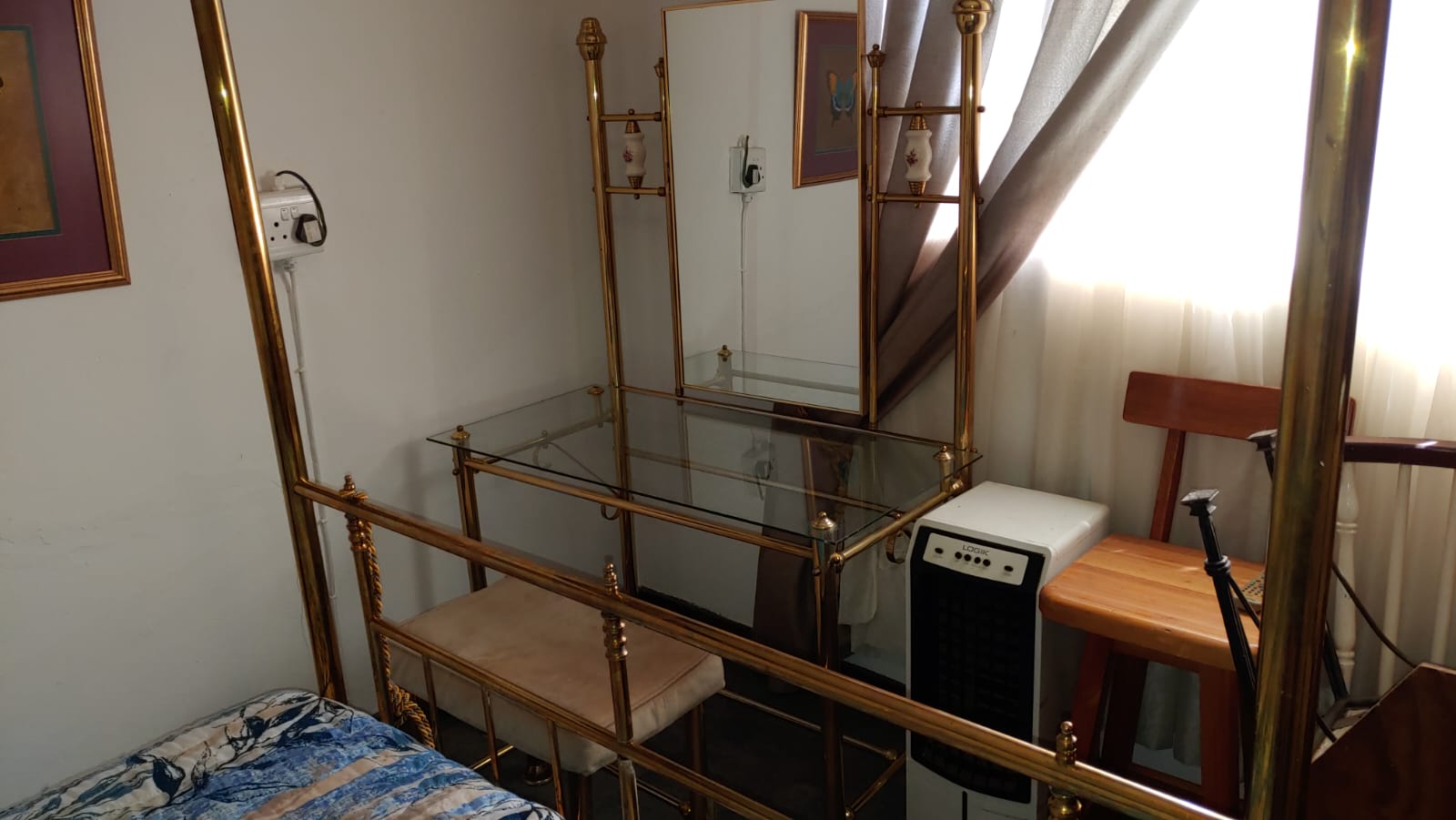 Vintage Double Canopy Bed Suite