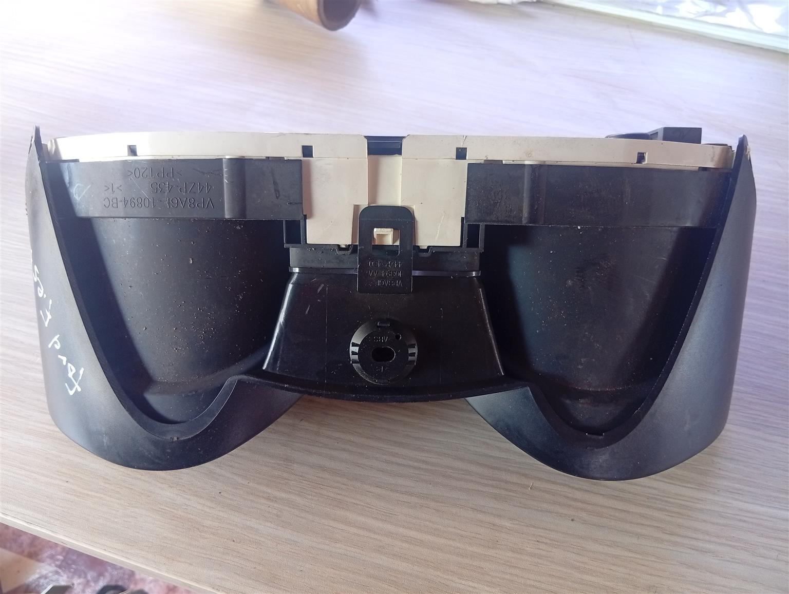 2009-2015 ford fiesta cluster - Private Seller