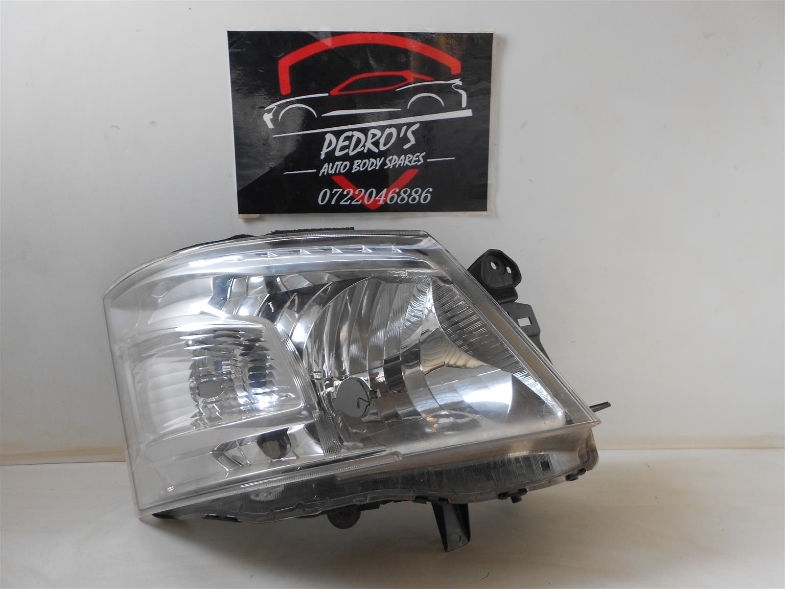 Nissan NV350 Right Headlight - Private Seller Nissan NV350 Right Headlight - Private Seller