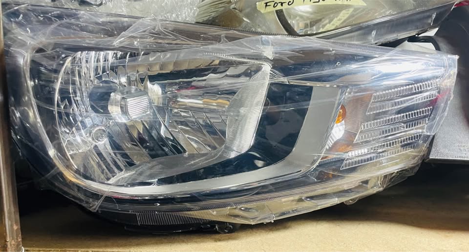 KIA RIO HEADLIGHT - Private Seller KIA RIO HEADLIGHT - Private Seller