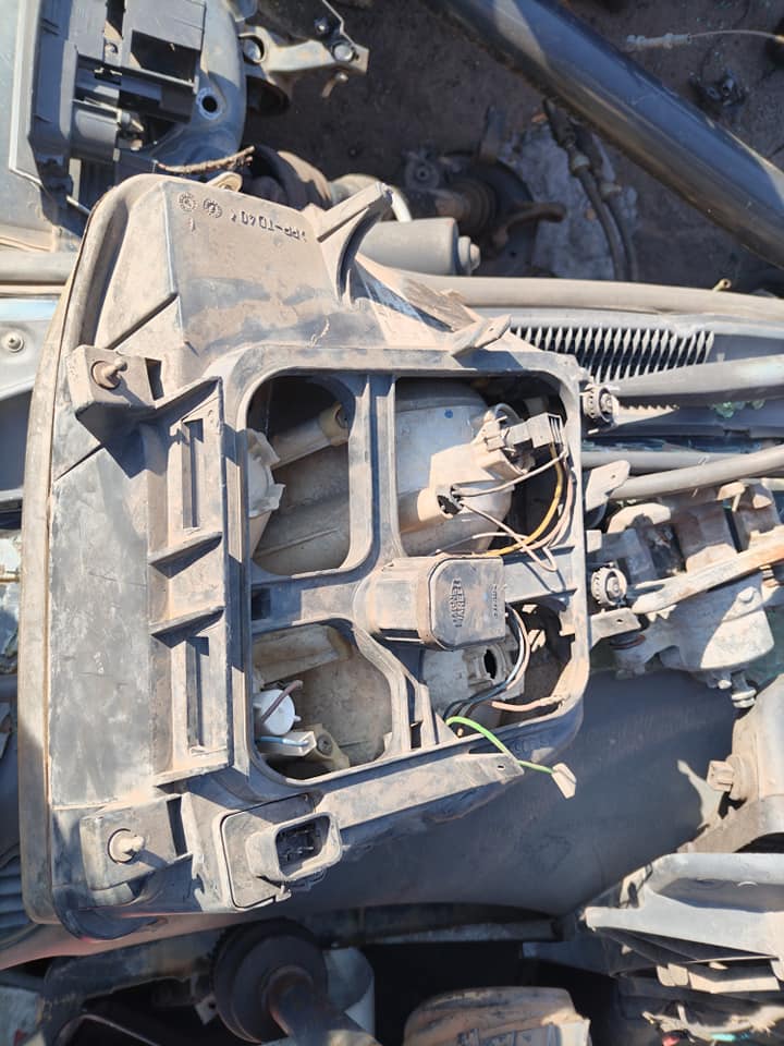 Renault kangoo headlight for sale Call me for the price - Private Seller