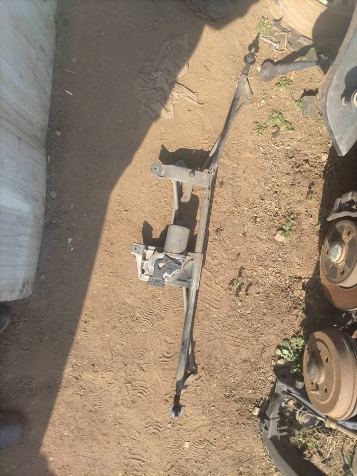 Smart 4 two wiper motor Call or WhatsApp me - Private Seller