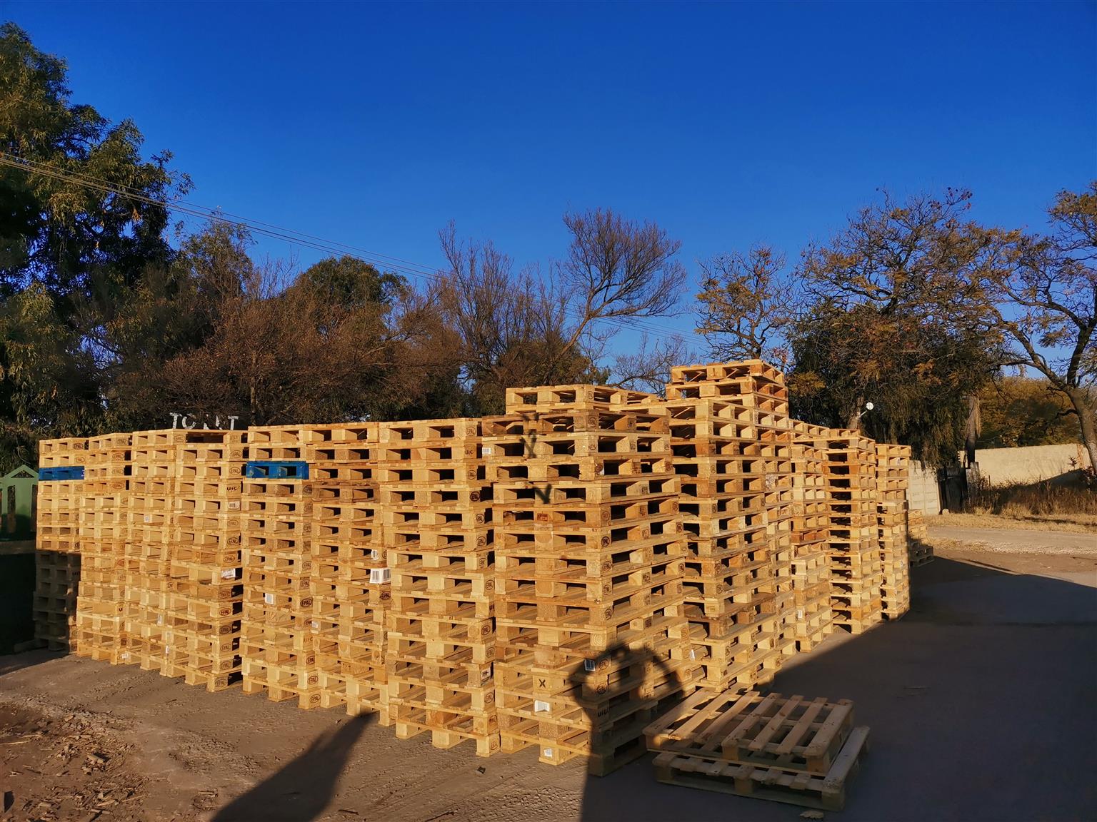 A+ Grade Heat treated Heavy duty Euro pallets for sale. +- 10000 Available