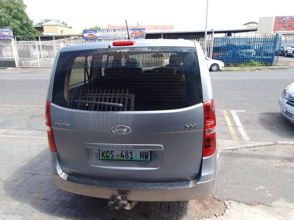2017 Hyundai H1 2.5 Nine seater Automatic with a leather seat