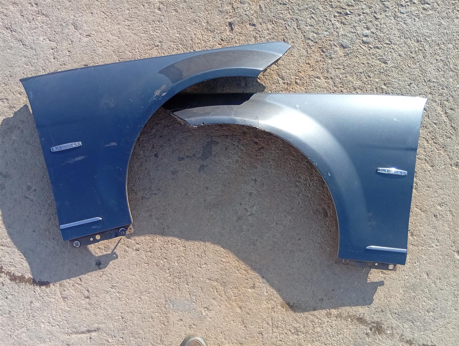 Mercedes Benz w204 c class left and right fender for sale in good condition - Private Seller Mercedes Benz w204 c class left and right fender for sale in good condition - Private Seller