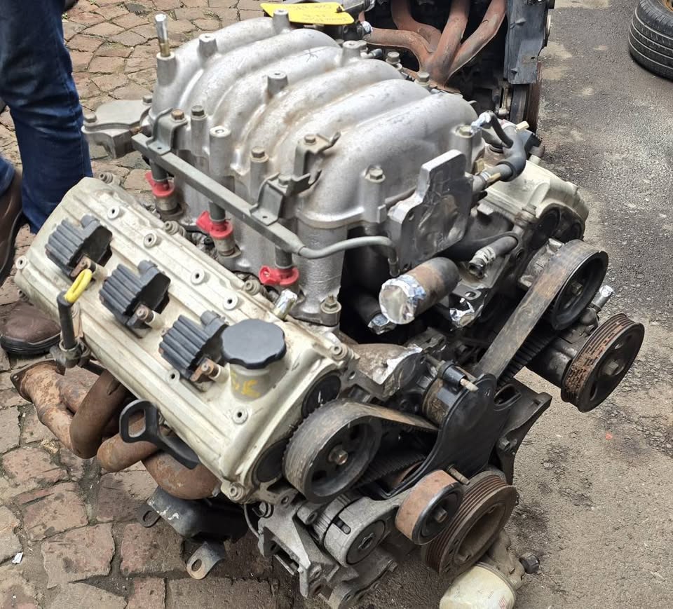 Isuzu KB320 3.2 V6 Engine 6VD1 For Sale Call - Private Seller