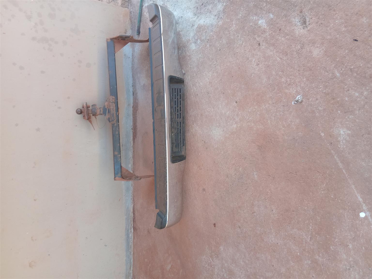 Toyota d4d 3.0l hulux bumper original and towbar - Private Seller Toyota d4d 3.0l hulux bumper original and towbar - Private Seller