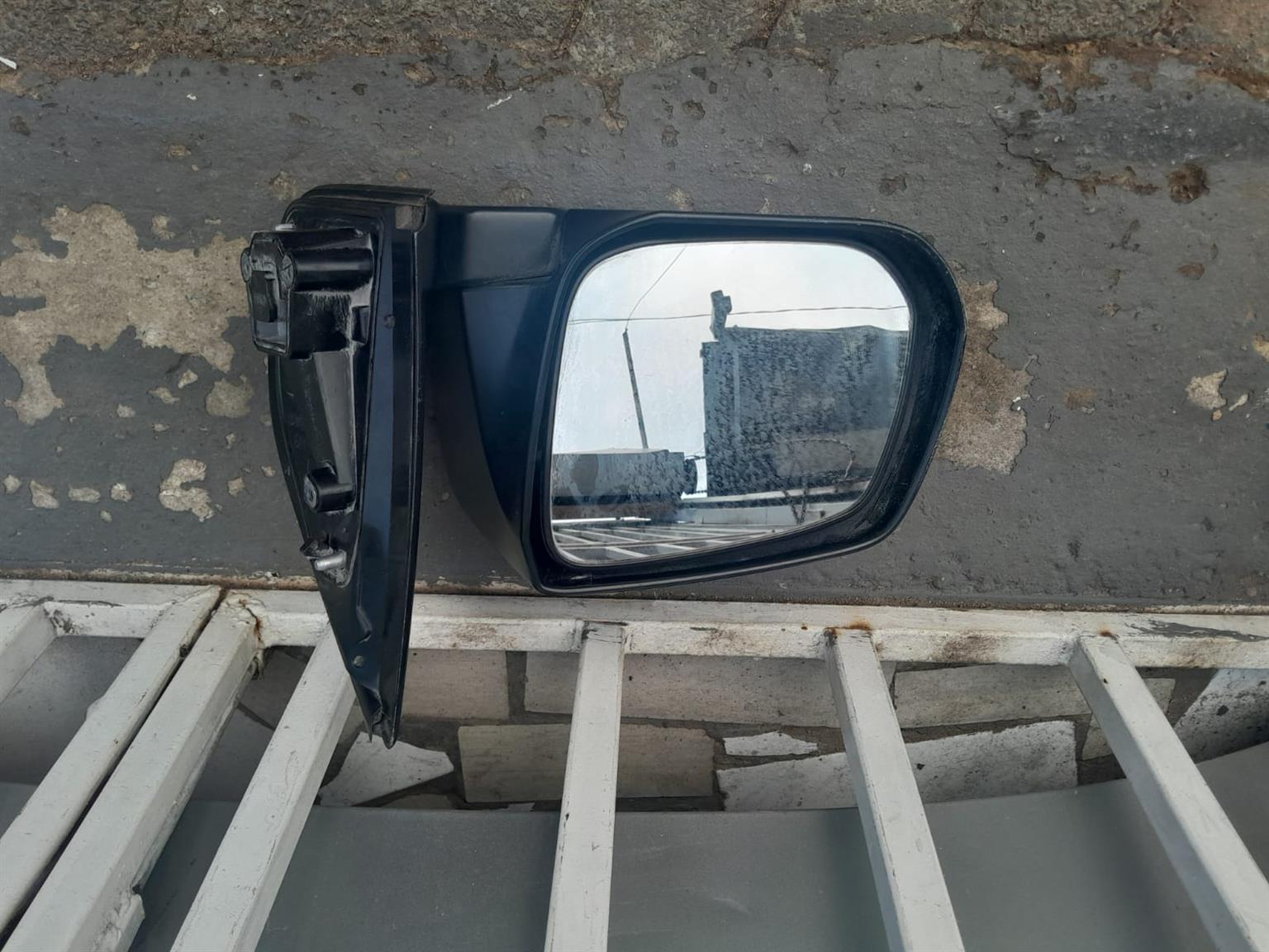2012-2015 ISUZU KB200 SIDE MIRRO FOR SALE - Private Seller