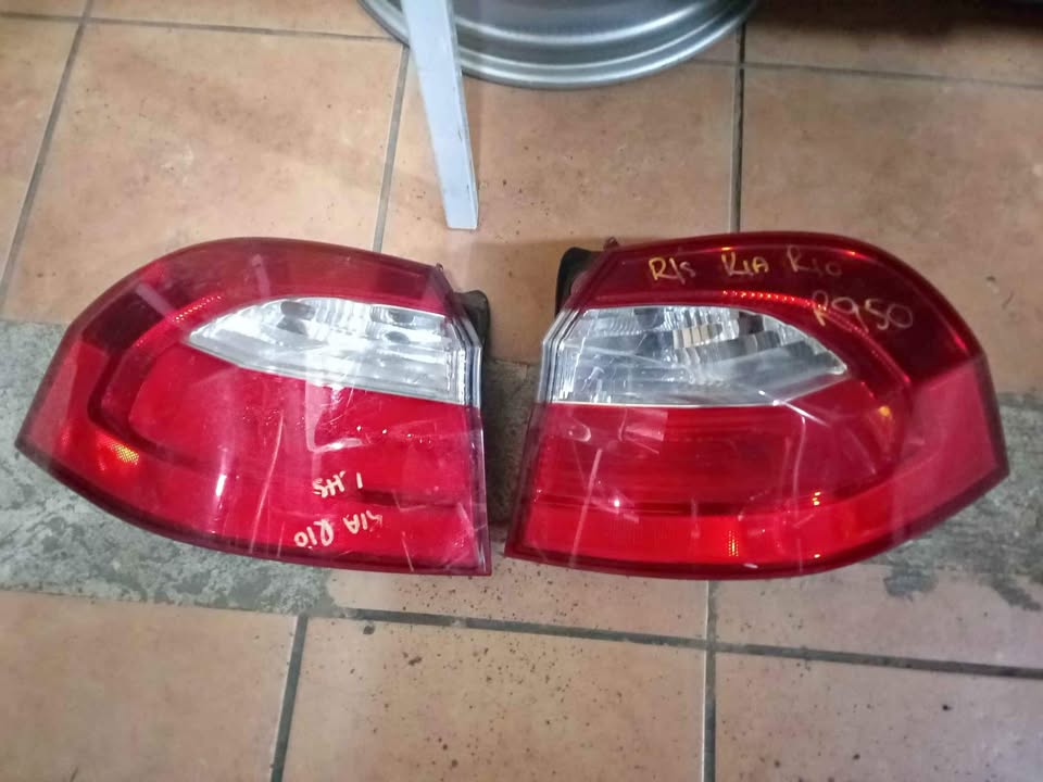 KIA RIO TAILLIGHTS FOR SALE (LEFT AND RIGHT) very clean - Private Seller KIA RIO TAILLIGHTS FOR SALE (LEFT AND RIGHT) very clean - Private Seller