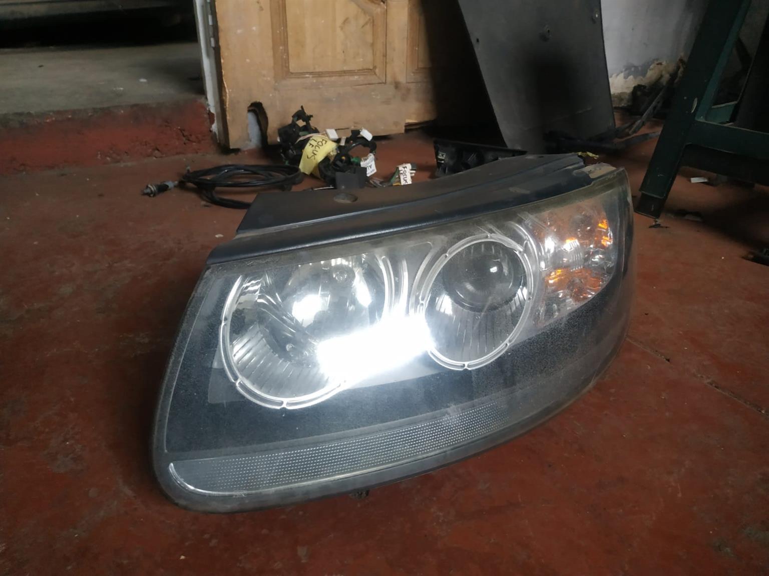 2010 Onwards Hyundai Santa fe headlight / head lamp for sale - Private Seller