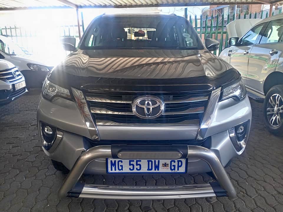Toyota Fortuner 2.8GD6 4×2 Automatic Diesel 7seater  2020 Silver   Service book