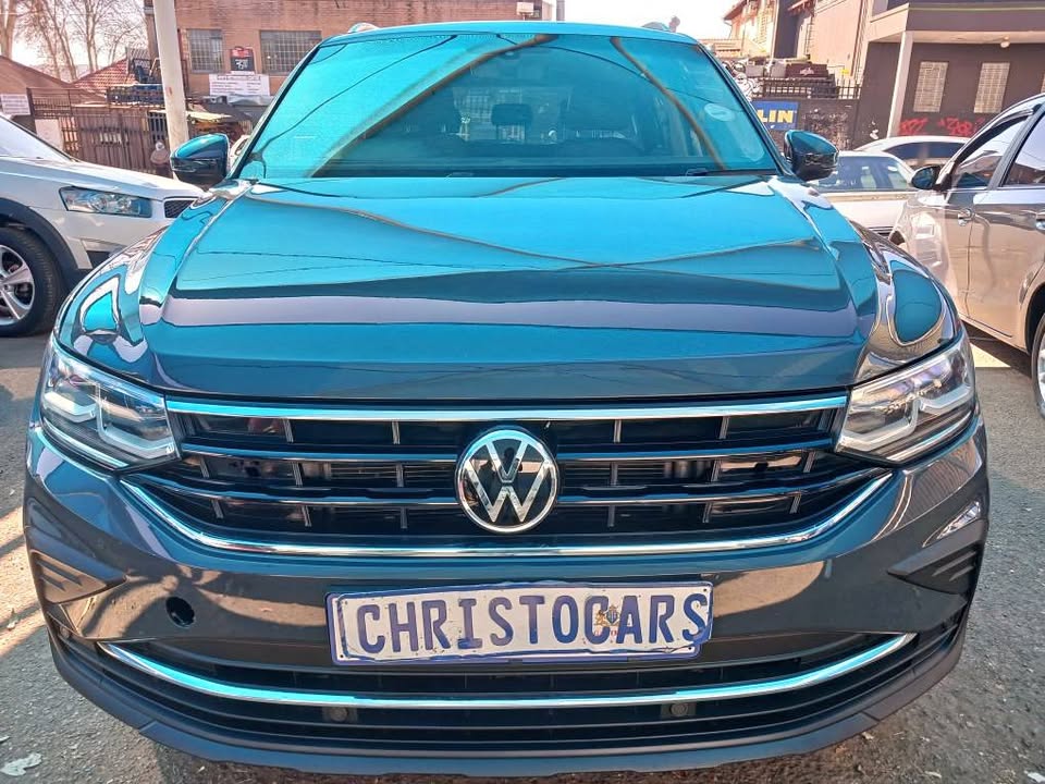 2023 model VW Tiguan TSI hatchback automatic transmission petrol 1.4 engine capacity mileage 73000km