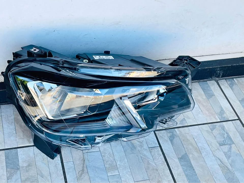 peugeot rifter headlight - Private Seller peugeot rifter headlight - Private Seller